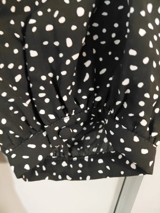 CeCe Black White Speckled Print Blouse Medium NWT Tie Neck Sheer Long Sleeve - Picture 7 of 10